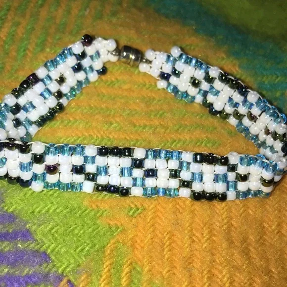 VINTAGE BEAD WORK BRACELET - Picture 5 of 6